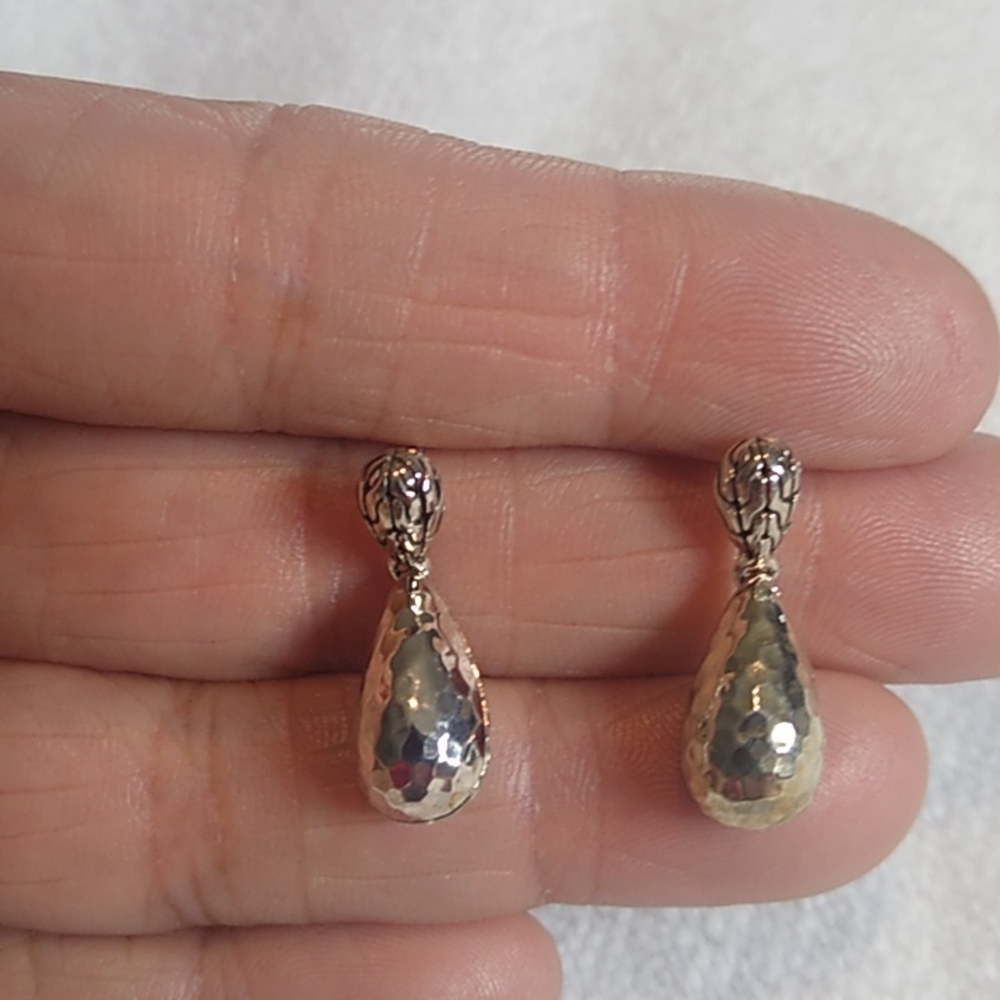 John Hardy Sterling Silver Hammered Classic Chain Drop Earrings. NWT